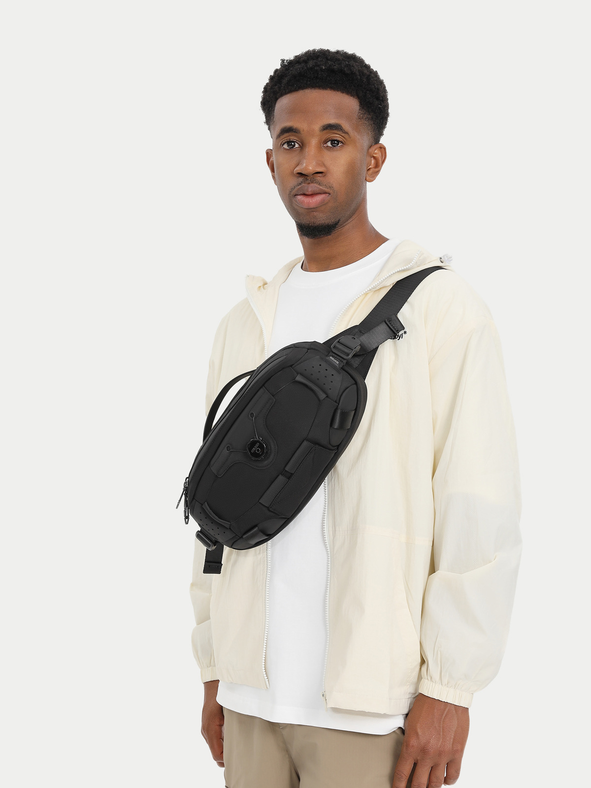OZUKO Multi-function Chest Bag - Tech Accessories Bag 评论和价格